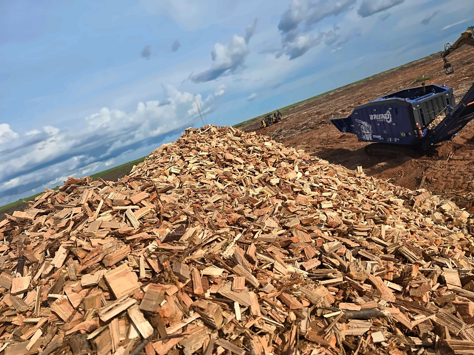 Expedição de biomassa em carretas — Abastecimento industrial contínuo